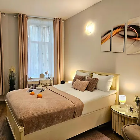Romantic Apt-great Location- Center-free Parking-self Check-in- Old Town 20 Min リガ